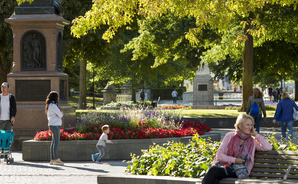 Victoria Square Memorial_