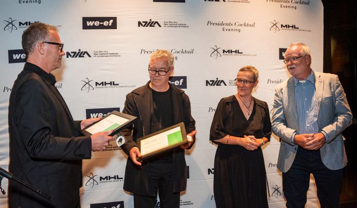 Henry Crothers presenting the new NZILA President’s Awards.