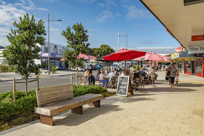 This was achieved by designing a main street that had a strong pedestrian focus, which enabled opportunities for alfresco dining, community interaction and events, while still providing for vehicles, but in a safe and appropriate manner.