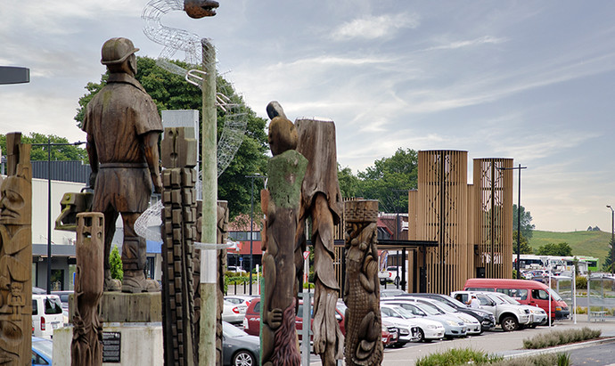 Tokoroa's history as a thriving industry town, driven by forestry and farming, is acknowledged in the design of Leith Place.