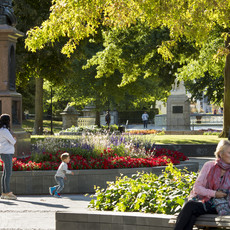 Victoria Square Memorial_