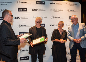 Henry Crothers presenting the new NZILA President’s Awards.